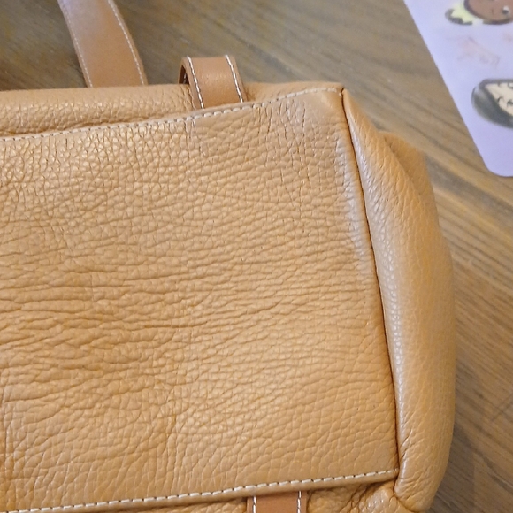 Chic Tan Leather Shoulder Bag - Picture 9 of 9